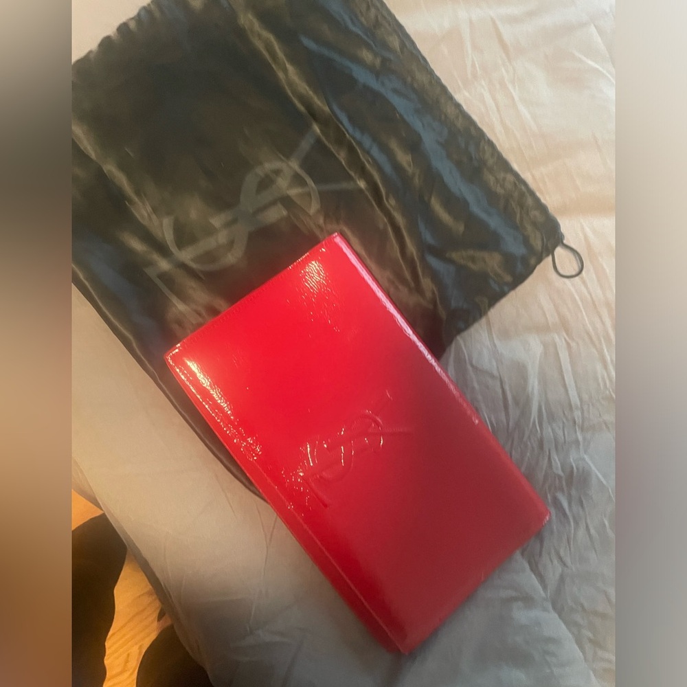 Ysl Textured Patent Monogram Large Belle De Jour Clutch red
